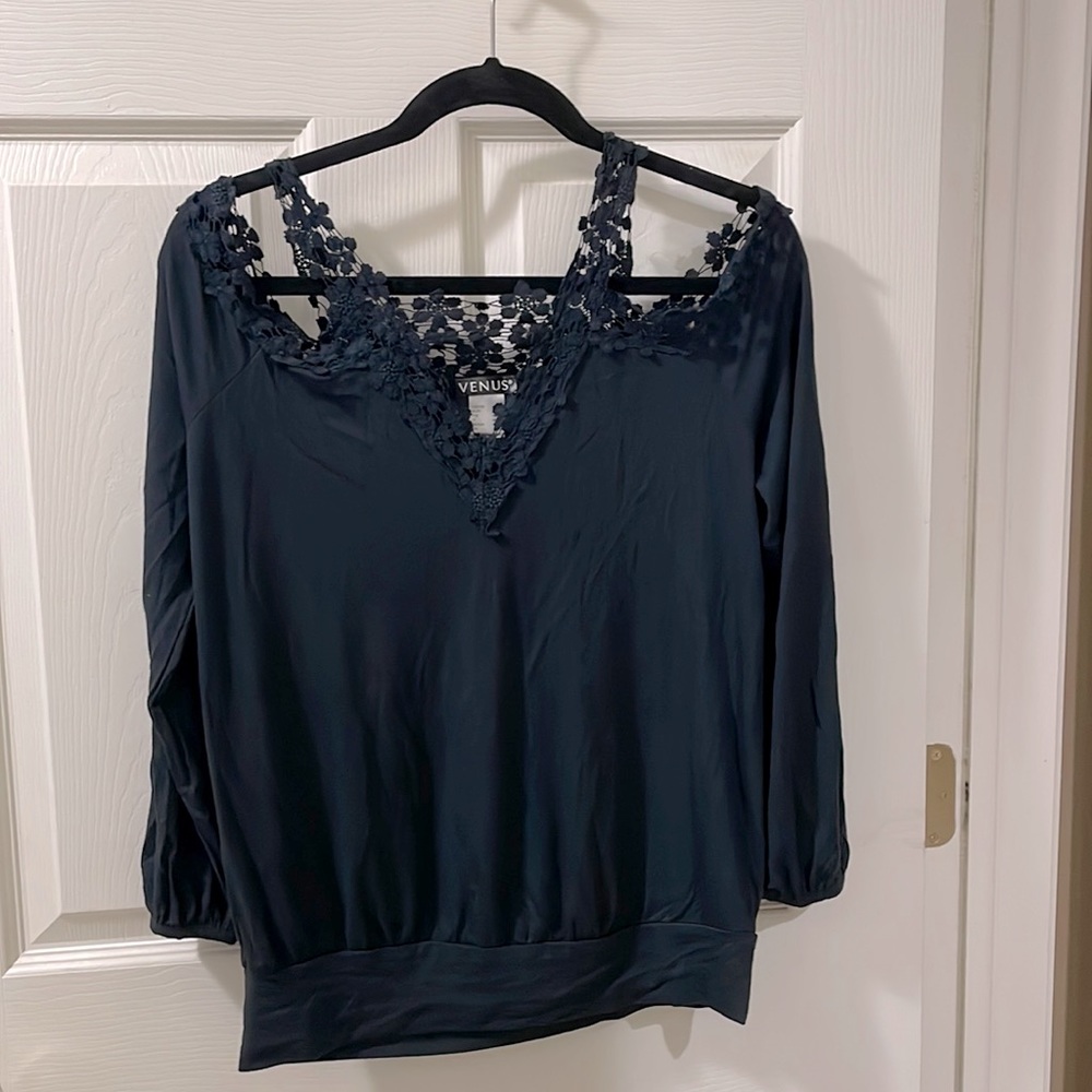 Medium Venus styled long sleeve